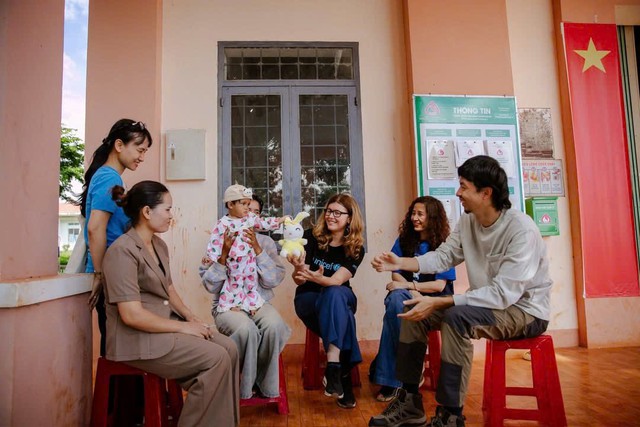 Gia Lai: Chung tay lo bữa ăn đủ chất, lớp học đủ đầy cho "Những em bé mặt trời"- Ảnh 1.