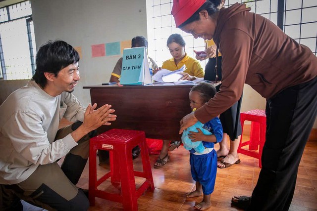 Gia Lai: Chung tay lo bữa ăn đủ chất, lớp học đủ đầy cho "Những em bé mặt trời"- Ảnh 2.