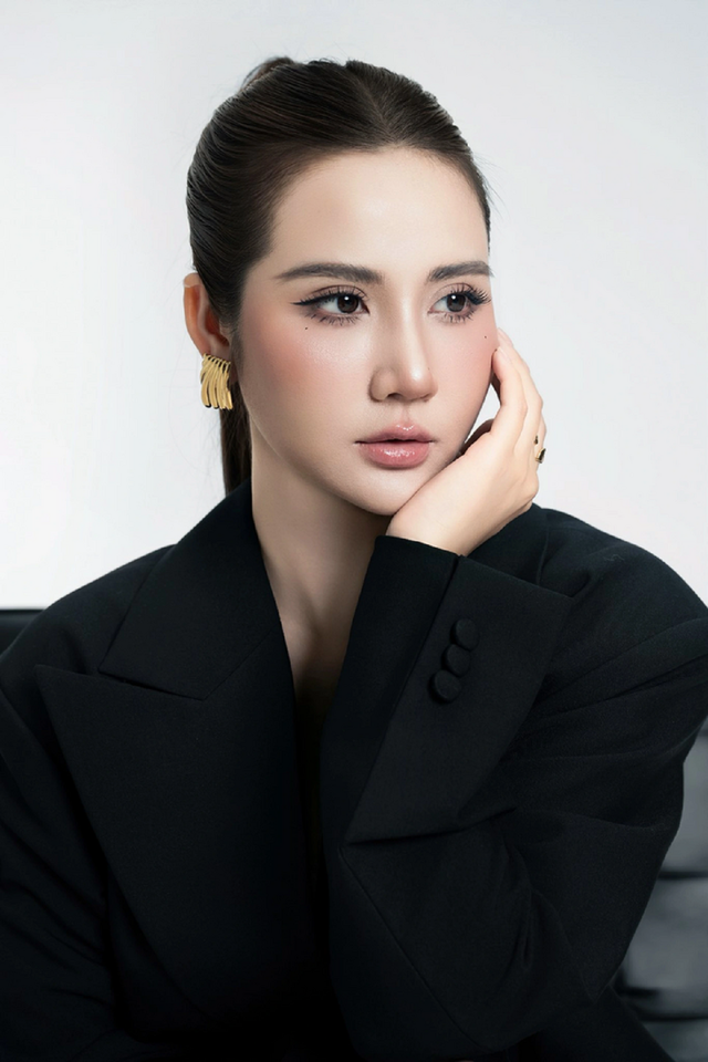 Mỹ nhân "phim giờ vàng" lột xác khó tin: Ngoài đời sang chảnh, lên phim gầy gò, khắc khổ- Ảnh 4.