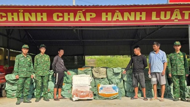 Bắt giữ vụ vận chuyển trái phép hơn 6 tấn nầm lợn, trứng gà non đông lạnh- Ảnh 1.