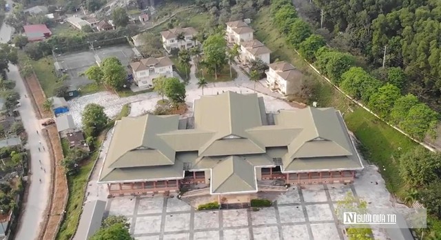 Trung tâm hội nghị Hàm Rồng bỏ hoang nhiều năm được rao thuê 3,4 tỷ đồng/năm.- Ảnh 1.