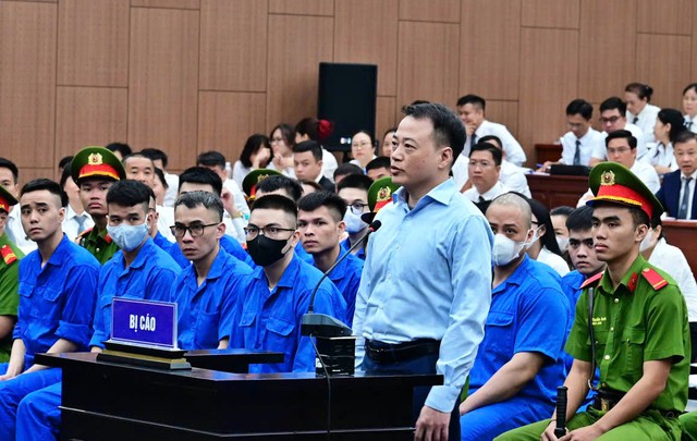 "Gia đ&igrave;nh ph&acirc;n t&aacute;n, cốt nhục ph&acirc;n ly" v&igrave; tin v&agrave;o đường d&acirc;y của Mr Pips - Ảnh 2.