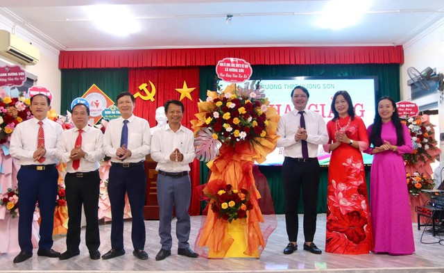 Trường THPT Hương Sơn (Hà Tĩnh): Nâng cao chất lượng giáo dục toàn diện - Ảnh 1.