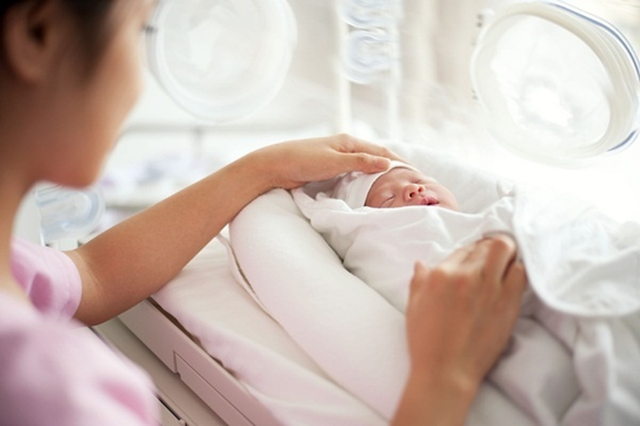 Hà Nội hỗ trợ 4 triệu đồng cho phụ nữ sinh đủ hai con trước 35 tuổi - Ảnh 1.