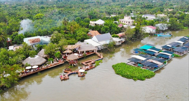 "Đại gia ngầm" của Vbiz sống trong biệt thự 1.000m2 v&agrave; khu sinh th&aacute;i 50.000m2 ở Đồng Th&aacute;p  - Ảnh 4.