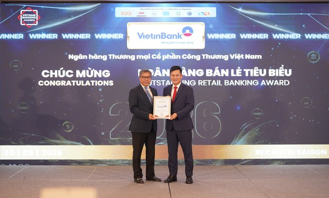 3 năm li&ecirc;n tiếp - VietinBank được vinh danh &ldquo;Ng&acirc;n h&agrave;ng B&aacute;n lẻ ti&ecirc;u biểu&rdquo; - Ảnh 1.