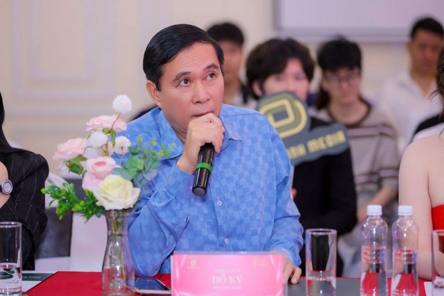 Nam NSƯT hiện sống trong căn nhà 4 tầng diện tích 29m2, 65 tuổi vẫn đi xe Cub cũ - Ảnh 2.