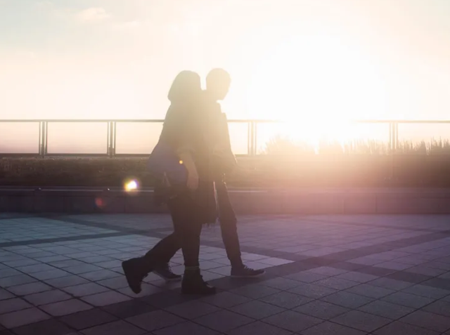 Đi bộ 10 phút sau bữa ăn mang đến 5 lợi ích không ngờ - Ảnh 1.