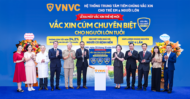 VNVC ra mắt vắc xin cúm chuyên biệt, nhiều người cao tuổi vui mừng vì có thêm lựa chọn phòng cúm hiệu quả hơn - Ảnh 1.