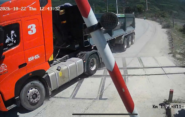 Lỗi vi phạm khó tin của tài xế xe đầu kéo: Bị phạt lên đến 20 triệu đồng - Ảnh 1.