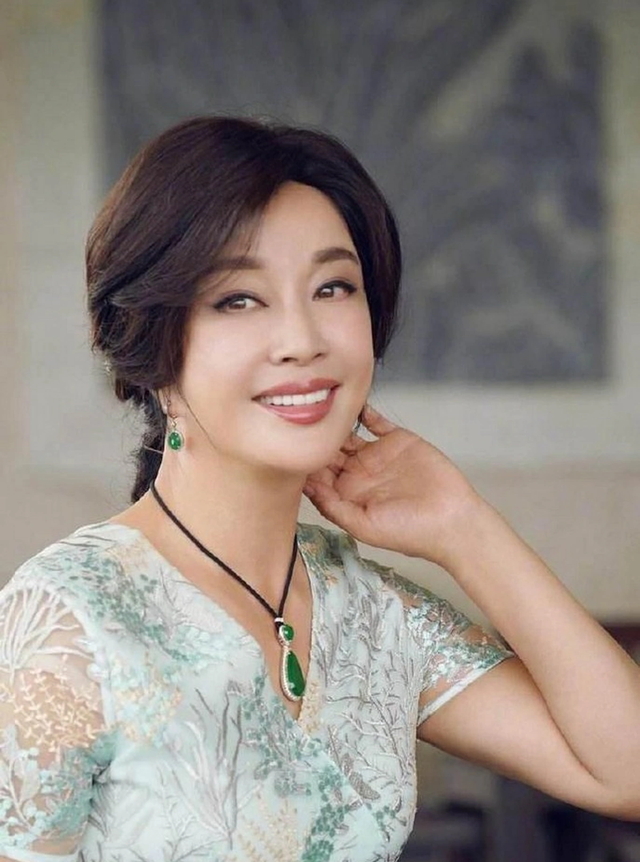"Võ Tắc Thiên" Lưu Hiểu Khánh: Tuổi 76 trẻ đẹp, 4 cuộc hôn nhân sống không con cái - Ảnh 3.