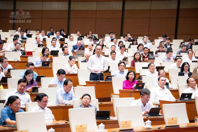 Bộ trưởng GD&ĐT: Sẽ sử dụng thống nhất một bộ SGK từ năm học 2028-2029 - Ảnh 2.