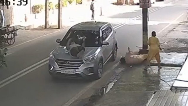 Đâm trúng cặp vợ chồng, nữ tài xế phóng xe bỏ chạy và cái kết - Ảnh 1.