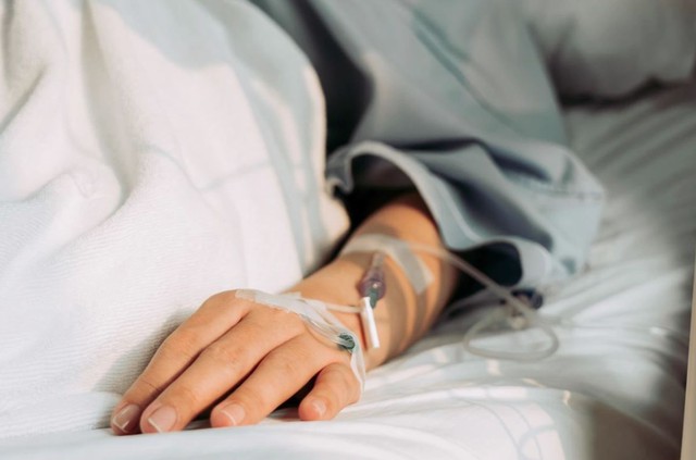 Có dấu hiệu này suốt nửa năm nhưng không đi khám, người phụ nữ 35 tuổi mắc ung thư giai đoạn cuối - Ảnh 1.