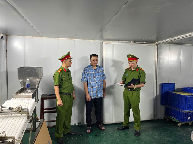 Thu giữ hơn 1,2 triệu viên sủi, chất bảo quản vượt ngưỡng cho phép hàng chục lần - Ảnh 1.