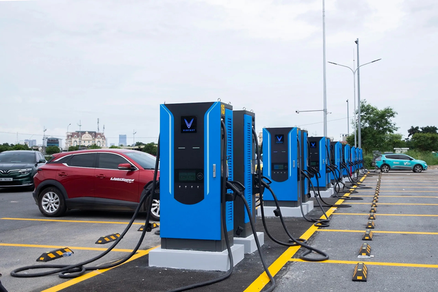 Chuẩn hóa kỹ thuật, doanh nghiệp vẫn được chủ động khai thác trạm sạc xe điện - Ảnh 2.