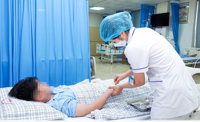 Ăn món quen thuộc trong bữa tối, bé trai 14 tuổi nguy kịch - Ảnh 1.
