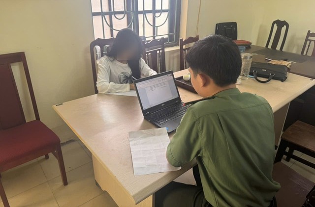 Công an làm việc với admin nhóm Facebook 'Những người ghét bố mẹ'- Ảnh 1.