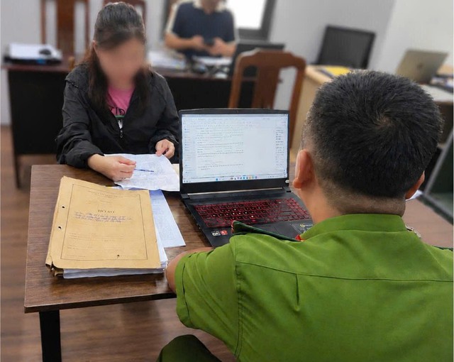 Phạt người phụ nữ đăng b&agrave;i vu khống, x&uacute;c phạm nữ gi&aacute;o vi&ecirc;n tr&ecirc;n mạng- Ảnh 1.