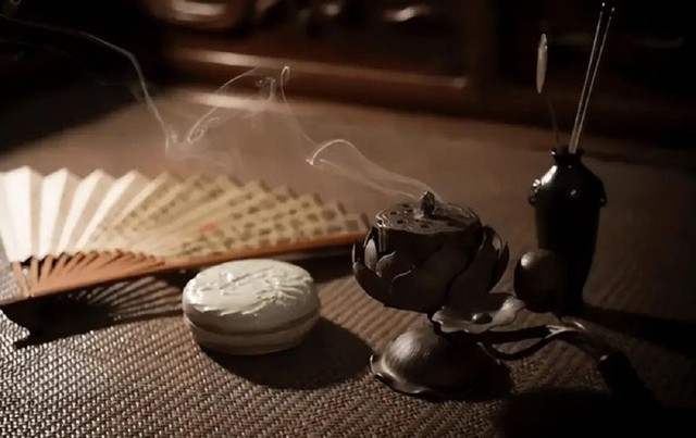 Kh&ocirc;ng thể giặt bằng nước, long b&agrave;o của ho&agrave;ng đế Trung Hoa được l&agrave;m sạch theo c&aacute;ch kh&ocirc;ng ai ngờ - Ảnh 3.