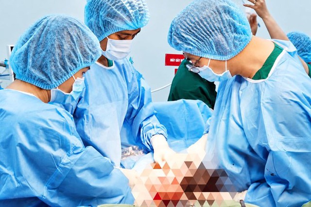 Cụ b&agrave; 70 tuổi bụng to bất thường, đi kh&aacute;m mới biết sự thật đ&aacute;ng sợ - Ảnh 1.