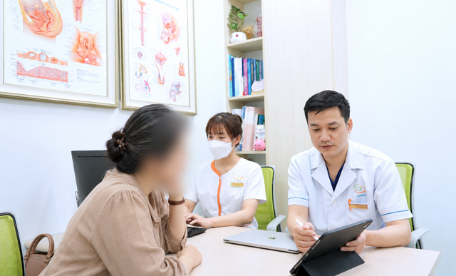 Người phụ nữ âm thầm chịu đựng những cơn bốc hỏa và lời cảnh báo từ bác sĩ- Ảnh 1.