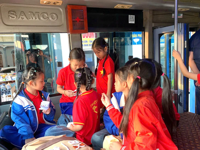 Vụ hàng trăm học sinh nghỉ học Nghệ An: Hầu hết học sinh đã đến trường - Ảnh 1.