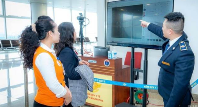 Siết chặt kiểm so&aacute;t y tế tại s&acirc;n bay trước nguy cơ dịch virus Nipah - Ảnh 2.