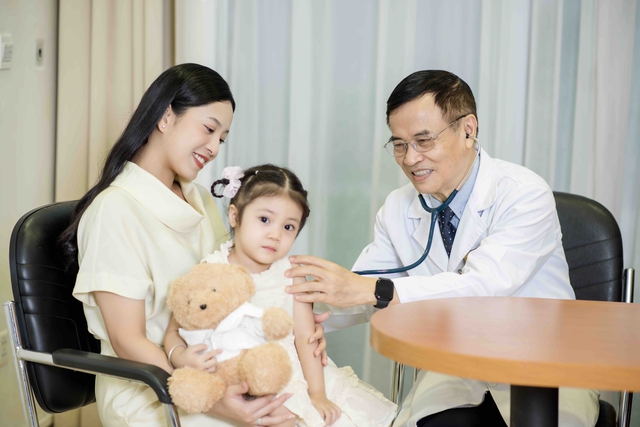 GS.TS.BS Phạm Nhật An: Chuy&ecirc;n gia Nhi khoa đầu ng&agrave;nh v&agrave; triết l&yacute; &ldquo;chăm s&oacute;c trẻ kh&ocirc;ng chỉ l&agrave; chữa bệnh&rdquo; - Ảnh 2.