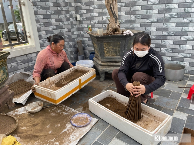 B&iacute; quyết l&agrave;ng hương h&agrave;ng trăm năm tuổi, cứ Tết đến l&agrave;m &ldquo;kh&ocirc;ng kịp tay&rdquo;- Ảnh 2.