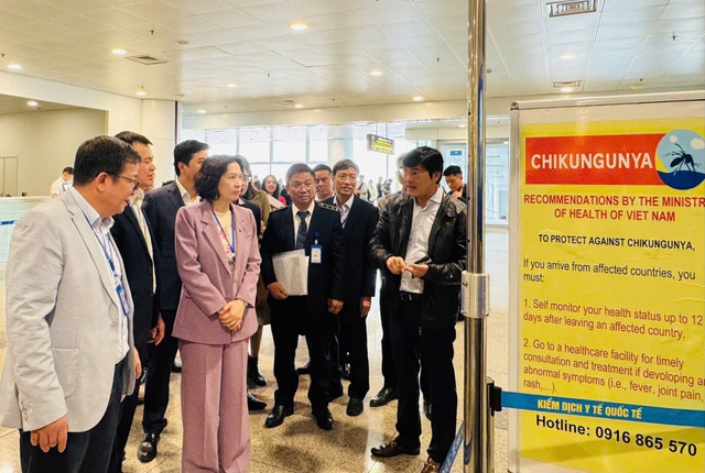 Tăng cường gi&aacute;m s&aacute;t y tế cửa khẩu sẵn s&agrave;ng ứng ph&oacute; nguy cơ dịch bệnh dịp Tết- Ảnh 1.