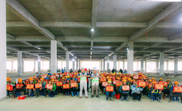 Đem "sắc xu&acirc;n" về tr&ecirc;n c&aacute;c c&ocirc;ng trường x&acirc;y dựng- Ảnh 4.