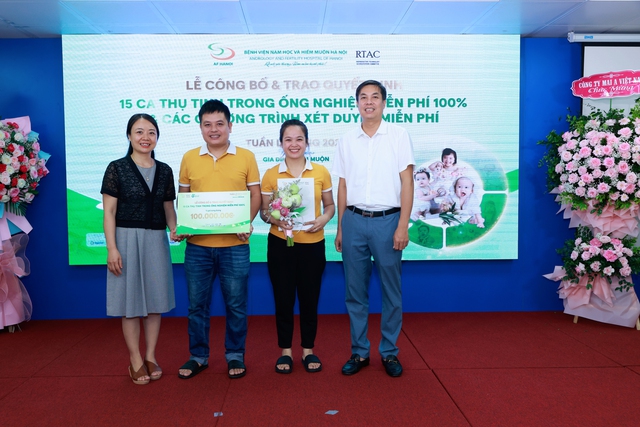 M&ugrave;a xu&acirc;n đầu ti&ecirc;n trọn vẹn của cặp vợ chồng gần một thập kỷ mong con- Ảnh 1.