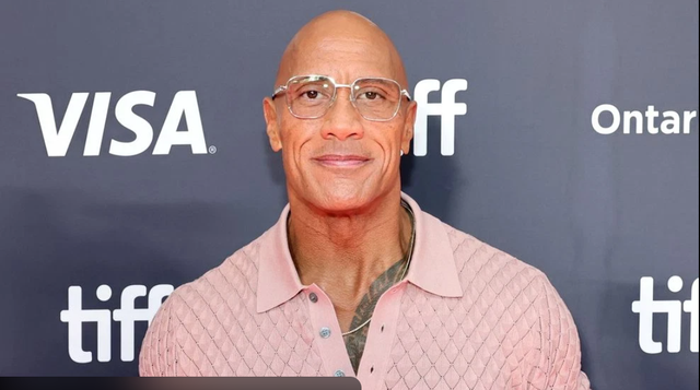 Tốc độ khó tin của The Rock: 105 ảnh selfie và một kỷ lục Guinness "gây bão" - Ảnh 3.