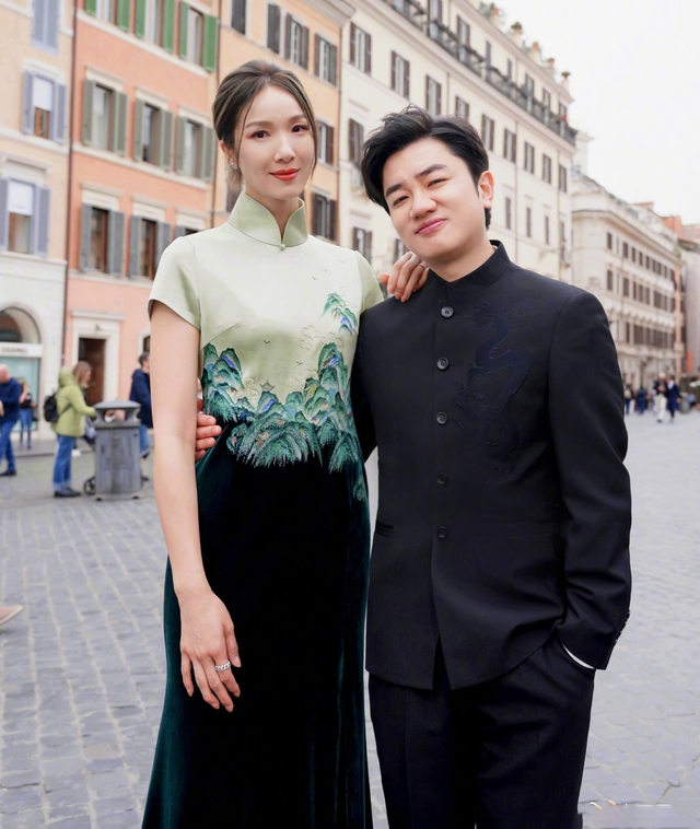 Chuyện tình "đũa lệch" của nàng hậu bất chấp cưới "chú lùn showbiz", cuộc sống gây bất ngờ- Ảnh 6. Chuyện tình "đũa lệch" của nàng hậu bất chấp cưới "chú lùn showbiz", cuộc sống gây bất ngờ- Ảnh 6.