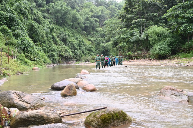 Những người giữ mùa xuân nơi phên dậu Tổ quốc - Ảnh 2.