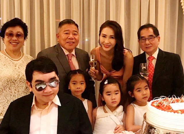 "Đệ nhất mỹ nh&acirc;n TVB": Giải nghệ sau khi cưới &ocirc;ng tr&ugrave;m khuyết tật hơn 15 tuổi, cuộc sống hiện thế n&agrave;o? - Ảnh 8.