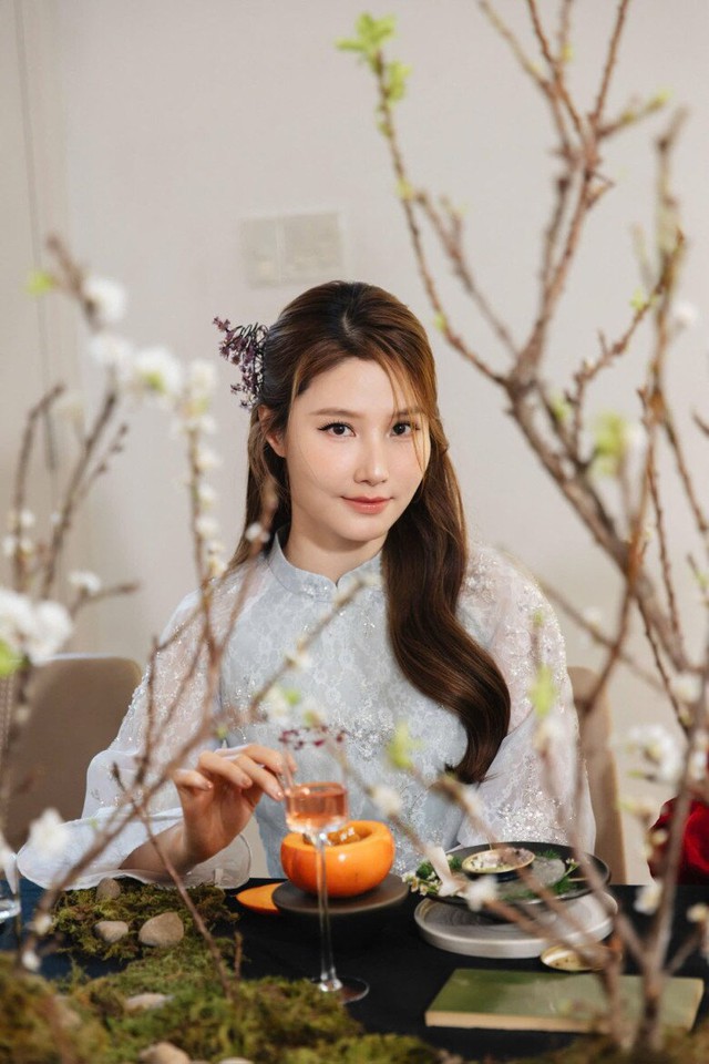 "N&agrave;ng d&acirc;u h&agrave;o m&ocirc;n" khoe v&oacute;c d&aacute;ng của b&agrave; mẹ bỉm sữa - Ảnh 2.