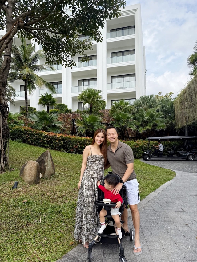 "N&agrave;ng d&acirc;u h&agrave;o m&ocirc;n" khoe v&oacute;c d&aacute;ng của b&agrave; mẹ bỉm sữa - Ảnh 4.