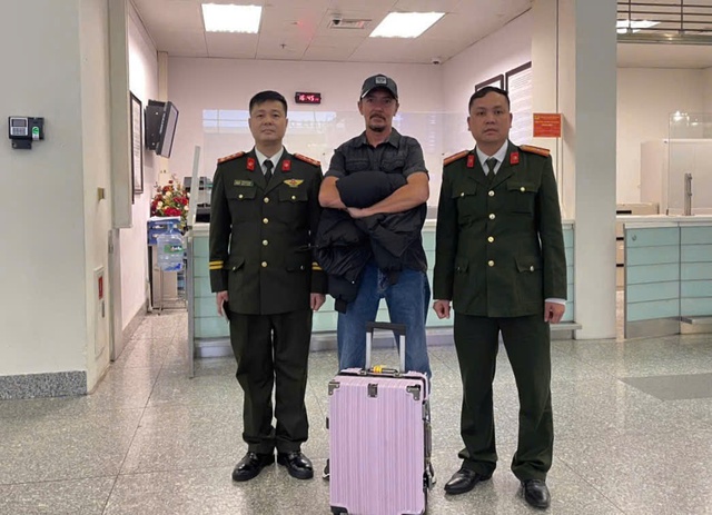 Quản l&yacute; người nước ngo&agrave;i chặt chẽ, chuy&ecirc;n nghiệp tạo cảm gi&aacute;c an t&acirc;m cho du kh&aacute;ch- Ảnh 3.