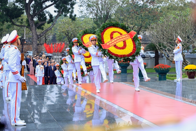 L&atilde;nh đạo Đảng, Nh&agrave; nước v&agrave;o Lăng viếng Chủ tịch Hồ Ch&iacute; Minh nh&acirc;n dịp Tết Nguy&ecirc;n đ&aacute;n B&iacute;nh Ngọ- Ảnh 3.