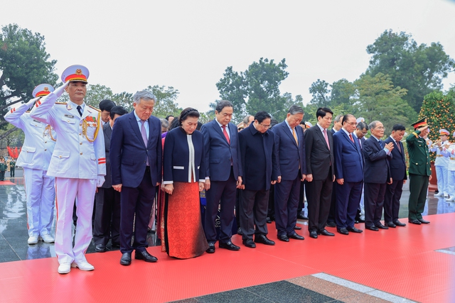 L&atilde;nh đạo Đảng, Nh&agrave; nước v&agrave;o Lăng viếng Chủ tịch Hồ Ch&iacute; Minh nh&acirc;n dịp Tết Nguy&ecirc;n đ&aacute;n B&iacute;nh Ngọ- Ảnh 4.