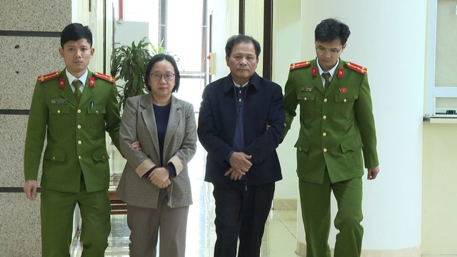 Gi&aacute;m đốc v&agrave; kế to&aacute;n 2 c&ocirc;ng ty xe điện lớn nhất Sầm Sơn bị khởi tố về tội trốn thuế- Ảnh 1.