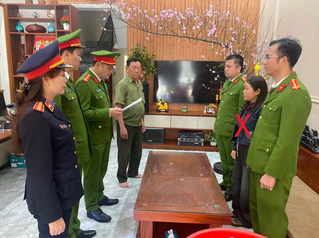 Gi&aacute;m đốc v&agrave; kế to&aacute;n 2 c&ocirc;ng ty xe điện lớn nhất Sầm Sơn bị khởi tố về tội trốn thuế- Ảnh 2.