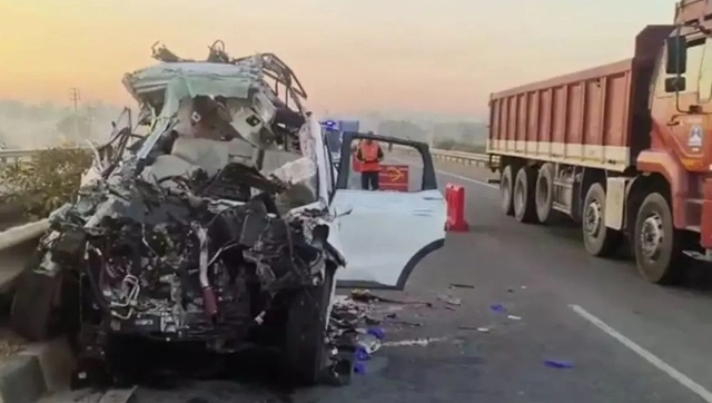 3 phương tiện đâm nhau liên hoàn, 7 người tử vong - Ảnh 1.