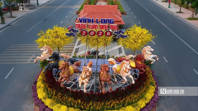 Linh vật ngựa rực rỡ khắp miền Tây chào Xuân Bính Ngọ- Ảnh 5. Linh vật ngựa rực rỡ khắp miền Tây chào Xuân Bính Ngọ- Ảnh 5.