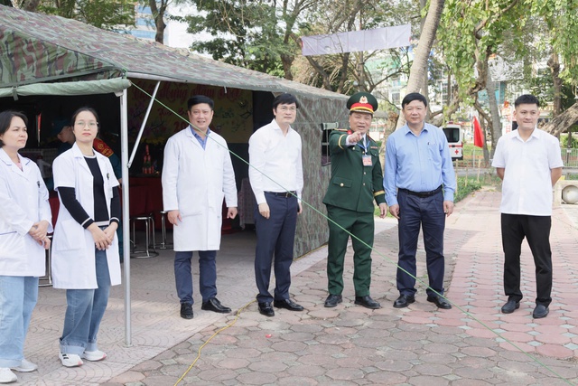 H&agrave; Nội: Bố tr&iacute; nh&acirc;n vi&ecirc;n y tế, xe cứu thương t&uacute;c trực 24/24 phục vụ bắn ph&aacute;o hoa Tết Nguy&ecirc;n đ&aacute;n- Ảnh 2.