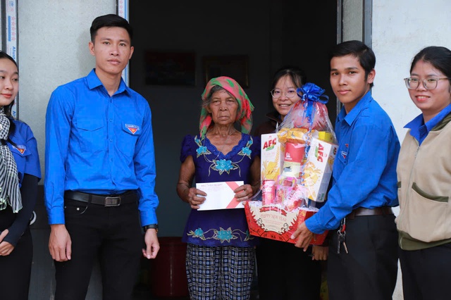 Xu&acirc;n B&iacute;nh Ngọ 2026: Ấm &aacute;p nơi v&ugrave;ng đồng b&agrave;o d&acirc;n tộc thiểu số x&atilde; La Dạ- Ảnh 1.