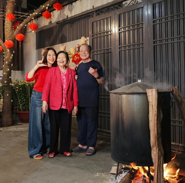 Bắt gặp Mai Tài Phến về ăn Tết cùng gia đình Mỹ Tâm- Ảnh 1. Bắt gặp Mai Tài Phến về ăn Tết cùng gia đình Mỹ Tâm- Ảnh 1.