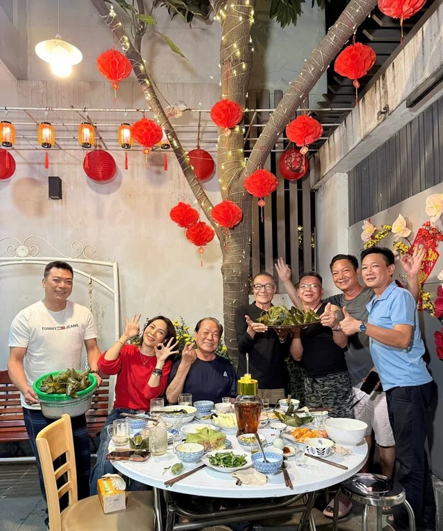Bắt gặp Mai Tài Phến về ăn Tết cùng gia đình Mỹ Tâm- Ảnh 5. Bắt gặp Mai Tài Phến về ăn Tết cùng gia đình Mỹ Tâm- Ảnh 5.
